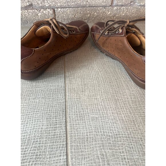 Brown Leather Lace-Up Walking Shoes With Perforated Design - Picture 6 of 9